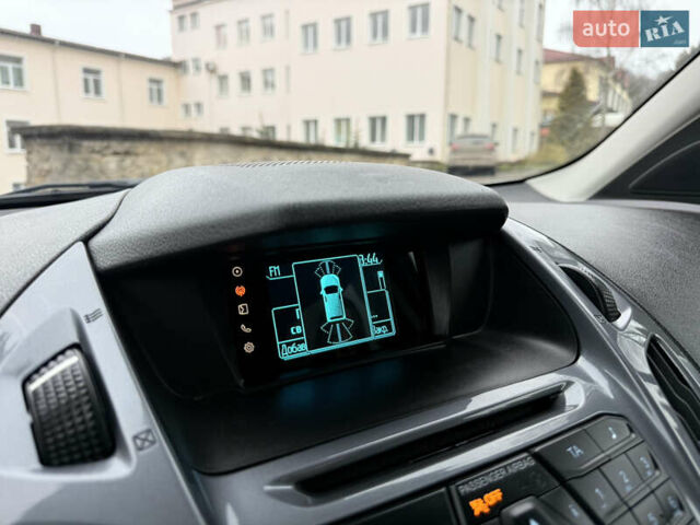 Белый Форд Турнео Коннект, объемом двигателя 1.5 л и пробегом 247 тыс. км за 13199 $, фото 109 на Automoto.ua