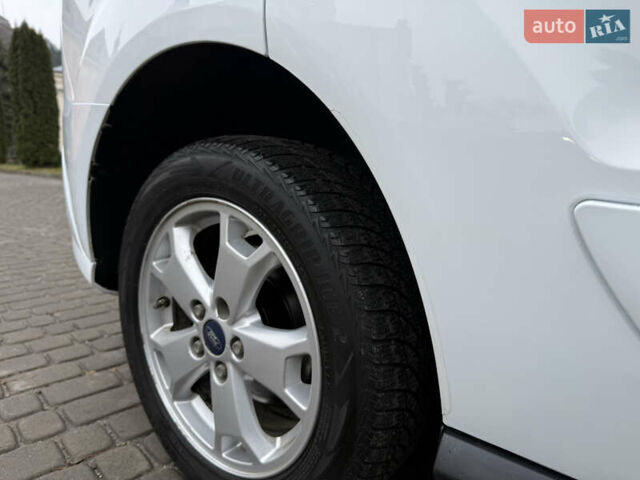 Белый Форд Турнео Коннект, объемом двигателя 1.5 л и пробегом 247 тыс. км за 13199 $, фото 48 на Automoto.ua