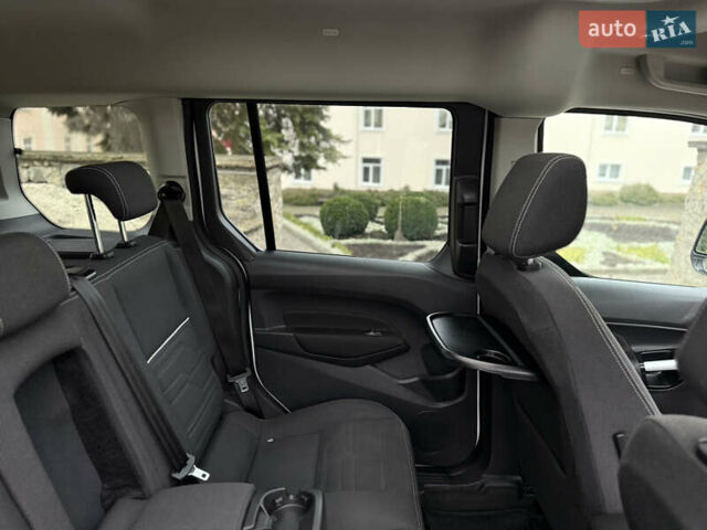 Белый Форд Турнео Коннект, объемом двигателя 1.5 л и пробегом 247 тыс. км за 13199 $, фото 94 на Automoto.ua