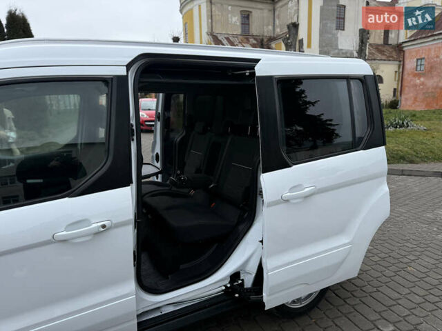 Белый Форд Турнео Коннект, объемом двигателя 1.5 л и пробегом 247 тыс. км за 13199 $, фото 60 на Automoto.ua