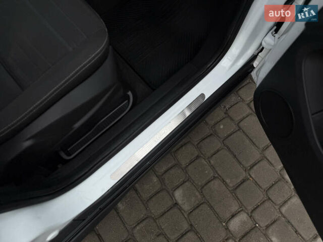 Белый Форд Турнео Коннект, объемом двигателя 1.5 л и пробегом 247 тыс. км за 13199 $, фото 86 на Automoto.ua