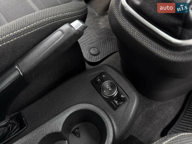 Белый Форд Турнео Коннект, объемом двигателя 1.5 л и пробегом 247 тыс. км за 13199 $, фото 108 на Automoto.ua