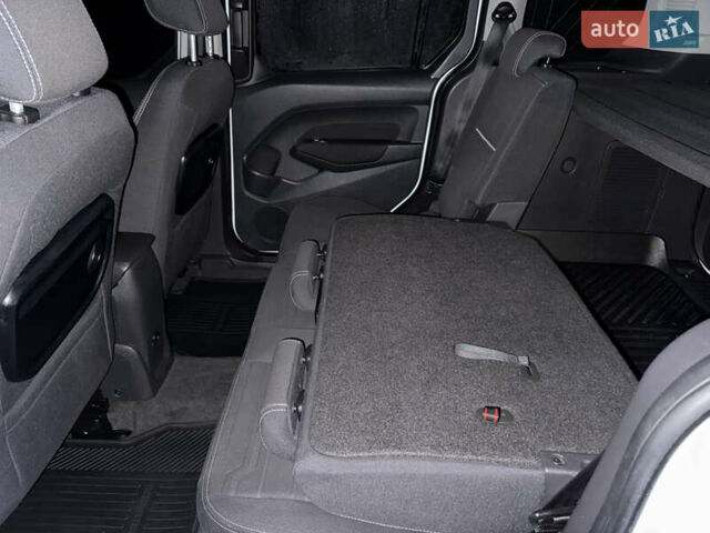 Белый Форд Турнео Коннект, объемом двигателя 1.5 л и пробегом 247 тыс. км за 13199 $, фото 114 на Automoto.ua