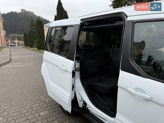 Белый Форд Турнео Коннект, объемом двигателя 1.5 л и пробегом 247 тыс. км за 13199 $, фото 62 на Automoto.ua