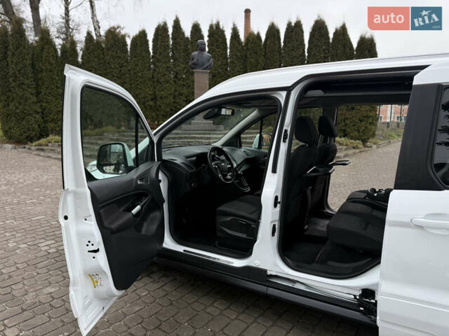 Белый Форд Турнео Коннект, объемом двигателя 1.5 л и пробегом 247 тыс. км за 13199 $, фото 66 на Automoto.ua