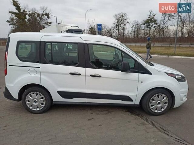Белый Форд Турнео Коннект, объемом двигателя 1.5 л и пробегом 303 тыс. км за 9700 $, фото 2 на Automoto.ua