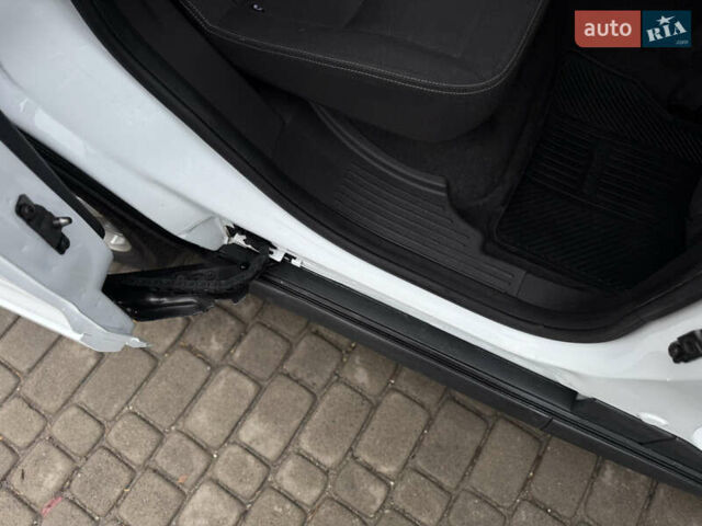 Белый Форд Турнео Коннект, объемом двигателя 1.5 л и пробегом 247 тыс. км за 13199 $, фото 87 на Automoto.ua