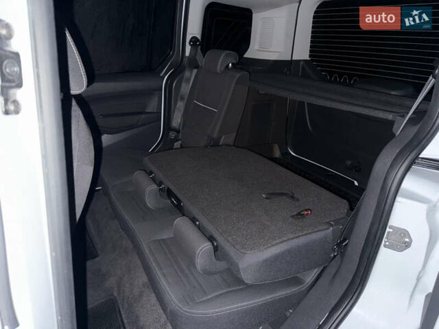 Белый Форд Турнео Коннект, объемом двигателя 1.5 л и пробегом 247 тыс. км за 13199 $, фото 113 на Automoto.ua