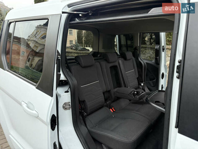 Белый Форд Турнео Коннект, объемом двигателя 1.5 л и пробегом 247 тыс. км за 13199 $, фото 101 на Automoto.ua