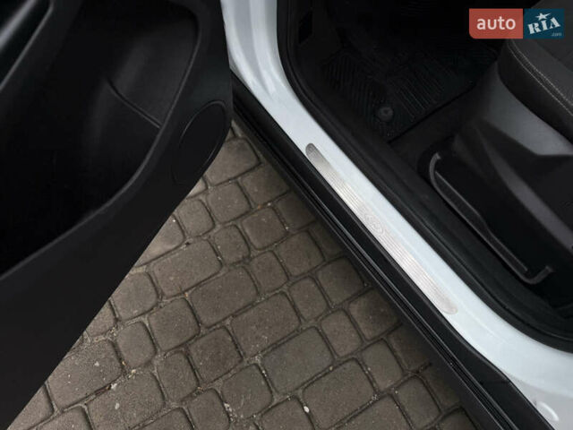 Белый Форд Турнео Коннект, объемом двигателя 1.5 л и пробегом 247 тыс. км за 13199 $, фото 68 на Automoto.ua