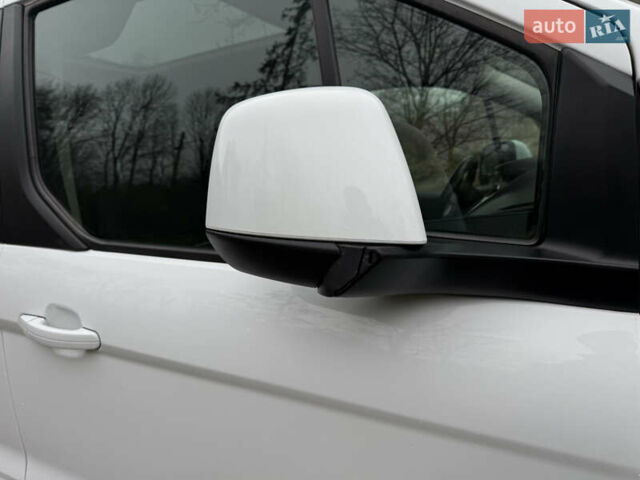 Белый Форд Турнео Коннект, объемом двигателя 1.5 л и пробегом 247 тыс. км за 13199 $, фото 112 на Automoto.ua