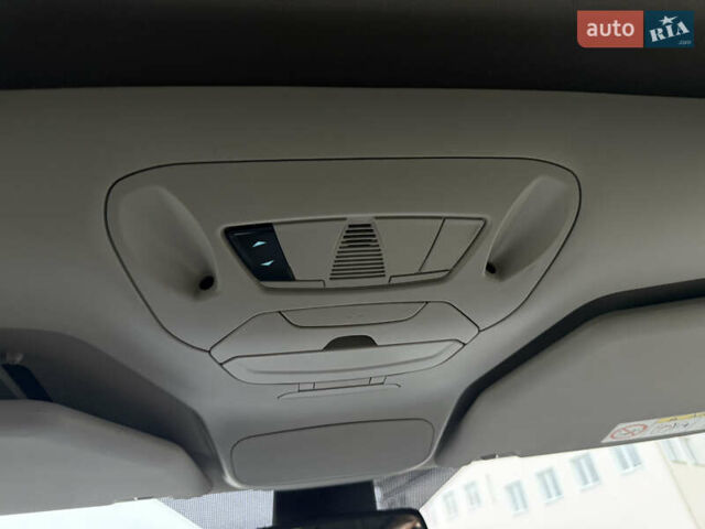 Белый Форд Турнео Коннект, объемом двигателя 1.5 л и пробегом 247 тыс. км за 13199 $, фото 111 на Automoto.ua