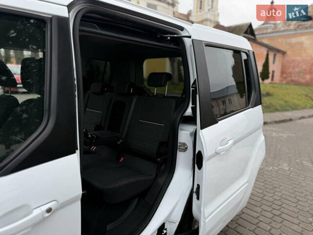 Белый Форд Турнео Коннект, объемом двигателя 1.5 л и пробегом 247 тыс. км за 13199 $, фото 78 на Automoto.ua