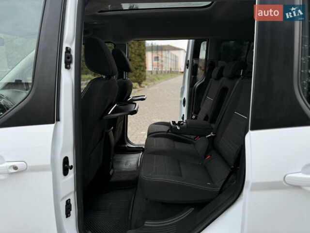 Белый Форд Турнео Коннект, объемом двигателя 1.5 л и пробегом 247 тыс. км за 13199 $, фото 79 на Automoto.ua