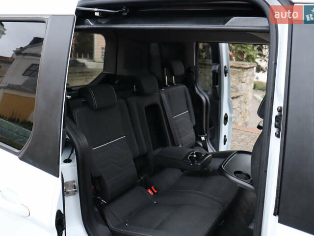 Белый Форд Турнео Коннект, объемом двигателя 1.5 л и пробегом 247 тыс. км за 13199 $, фото 119 на Automoto.ua