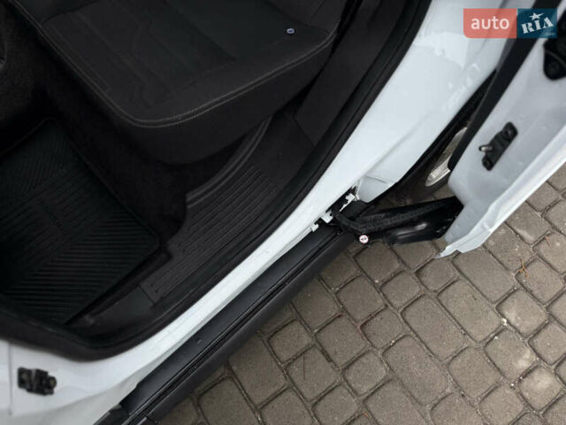 Белый Форд Турнео Коннект, объемом двигателя 1.5 л и пробегом 247 тыс. км за 13199 $, фото 69 на Automoto.ua