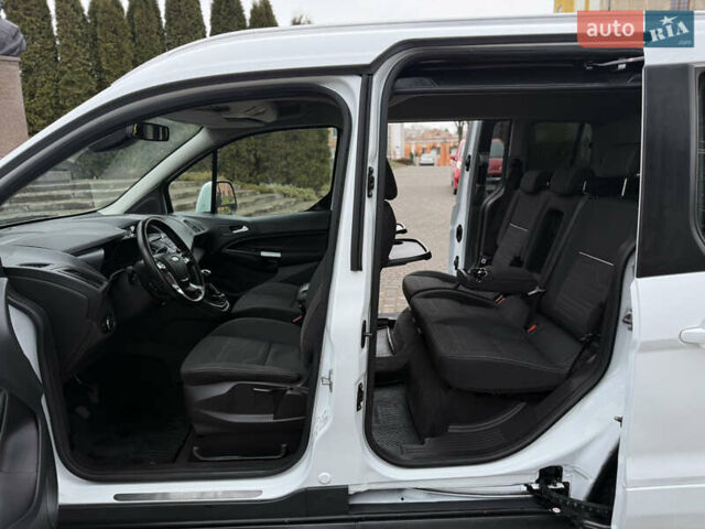 Белый Форд Турнео Коннект, объемом двигателя 1.5 л и пробегом 247 тыс. км за 13199 $, фото 2 на Automoto.ua