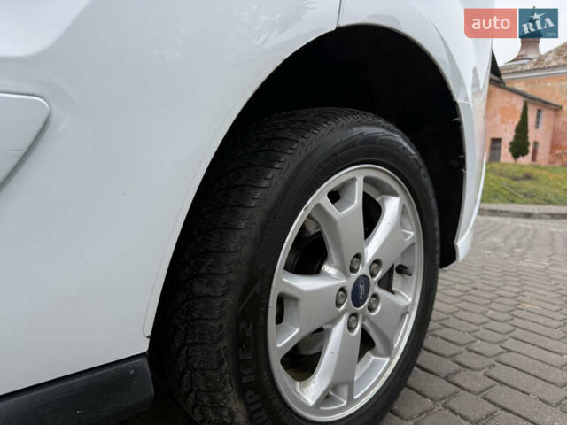 Белый Форд Турнео Коннект, объемом двигателя 1.5 л и пробегом 247 тыс. км за 13199 $, фото 47 на Automoto.ua