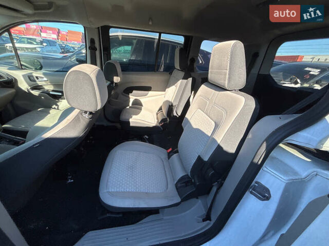 Белый Форд Турнео Коннект, объемом двигателя 2 л и пробегом 190 тыс. км за 10000 $, фото 10 на Automoto.ua