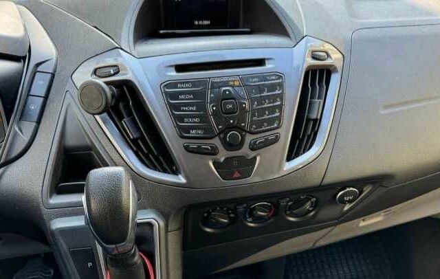 Белый Форд Турнео Коннект, объемом двигателя 2 л и пробегом 157 тыс. км за 19967 $, фото 5 на Automoto.ua