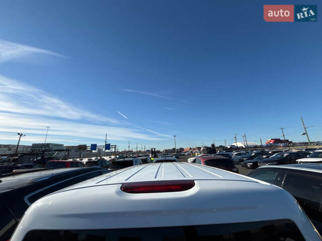 Белый Форд Турнео Коннект, объемом двигателя 2 л и пробегом 190 тыс. км за 10000 $, фото 13 на Automoto.ua