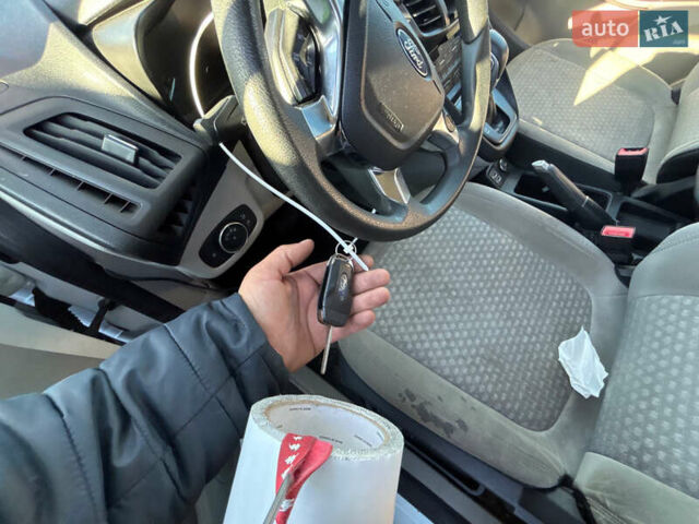 Белый Форд Турнео Коннект, объемом двигателя 2 л и пробегом 190 тыс. км за 10000 $, фото 9 на Automoto.ua