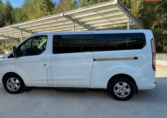 Белый Форд Турнео Коннект, объемом двигателя 2 л и пробегом 157 тыс. км за 19967 $, фото 2 на Automoto.ua