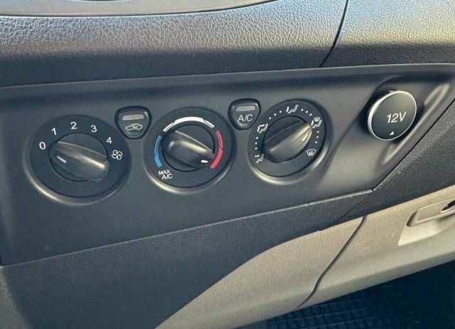 Белый Форд Турнео Коннект, объемом двигателя 2 л и пробегом 157 тыс. км за 19967 $, фото 6 на Automoto.ua