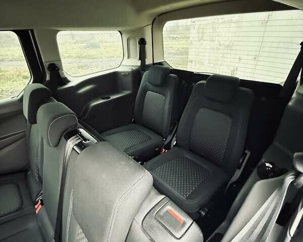 Белый Форд Турнео Коннект, объемом двигателя 1.5 л и пробегом 181 тыс. км за 16900 $, фото 13 на Automoto.ua