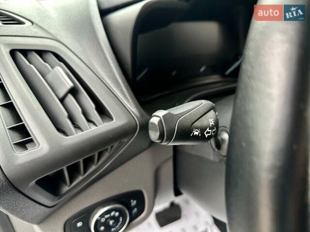 Белый Форд Турнео Коннект, объемом двигателя 1.5 л и пробегом 134 тыс. км за 17499 $, фото 48 на Automoto.ua