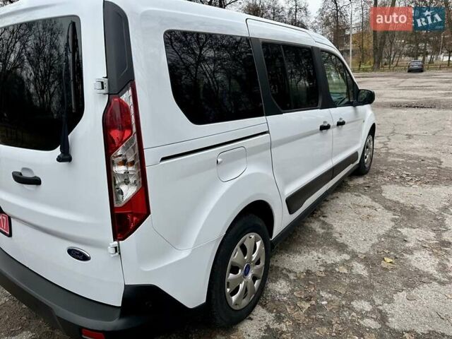 Белый Форд Турнео Коннект, объемом двигателя 1.5 л и пробегом 134 тыс. км за 17499 $, фото 18 на Automoto.ua