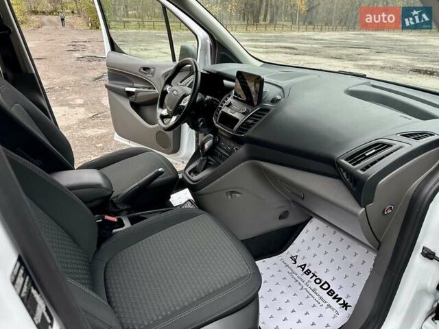 Белый Форд Турнео Коннект, объемом двигателя 1.5 л и пробегом 134 тыс. км за 17499 $, фото 31 на Automoto.ua