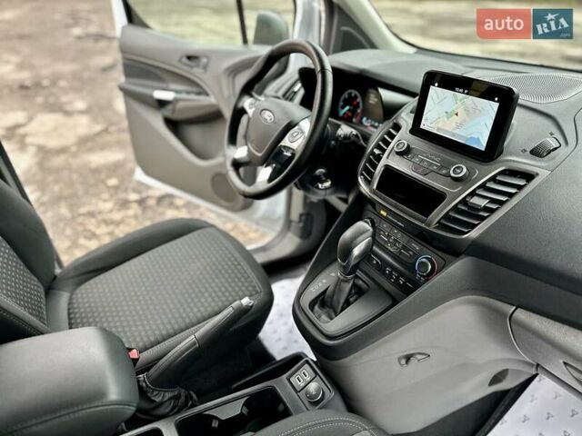 Белый Форд Турнео Коннект, объемом двигателя 1.5 л и пробегом 134 тыс. км за 17499 $, фото 51 на Automoto.ua