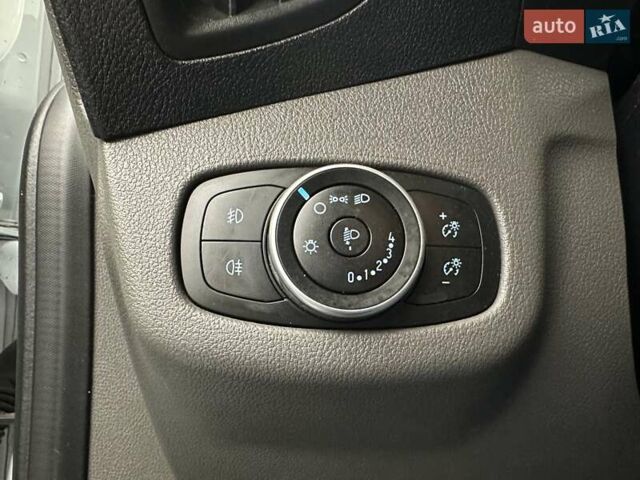 Белый Форд Турнео Коннект, объемом двигателя 1.5 л и пробегом 127 тыс. км за 17375 $, фото 17 на Automoto.ua