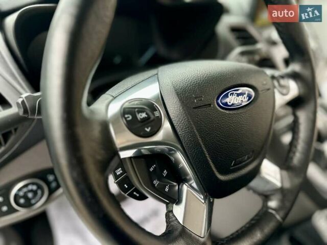 Белый Форд Турнео Коннект, объемом двигателя 1.5 л и пробегом 134 тыс. км за 17499 $, фото 47 на Automoto.ua