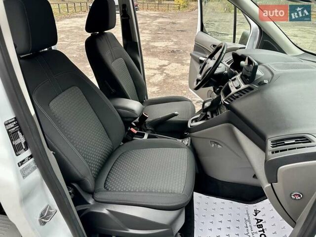 Белый Форд Турнео Коннект, объемом двигателя 1.5 л и пробегом 134 тыс. км за 17499 $, фото 36 на Automoto.ua