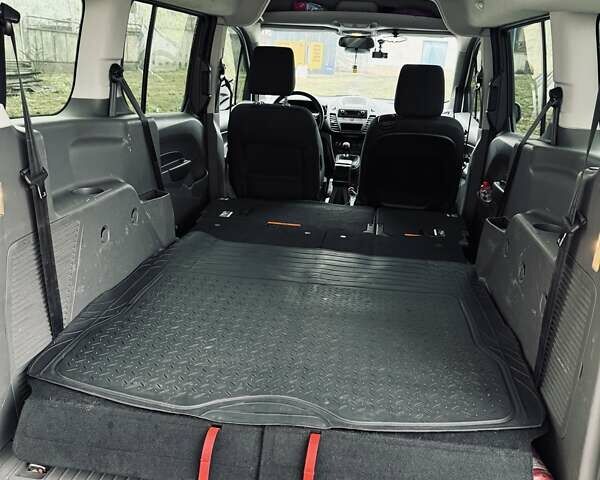 Белый Форд Турнео Коннект, объемом двигателя 1.5 л и пробегом 181 тыс. км за 16900 $, фото 8 на Automoto.ua