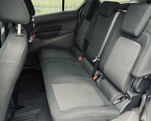 Белый Форд Турнео Коннект, объемом двигателя 1.5 л и пробегом 181 тыс. км за 16900 $, фото 12 на Automoto.ua