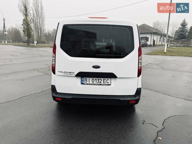 Белый Форд Турнео Коннект, объемом двигателя 1.5 л и пробегом 181 тыс. км за 16900 $, фото 3 на Automoto.ua