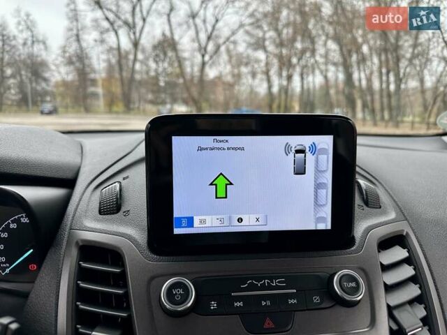 Белый Форд Турнео Коннект, объемом двигателя 1.5 л и пробегом 134 тыс. км за 17499 $, фото 29 на Automoto.ua
