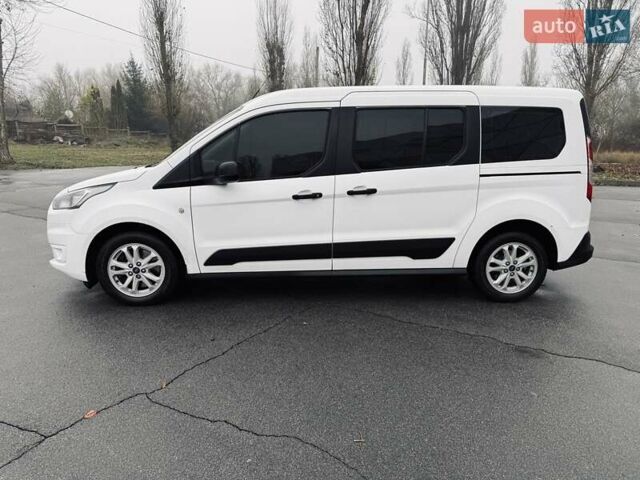 Белый Форд Турнео Коннект, объемом двигателя 1.5 л и пробегом 181 тыс. км за 16900 $, фото 1 на Automoto.ua