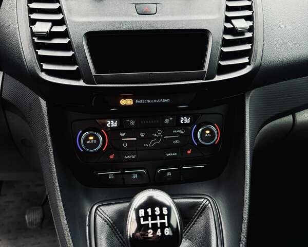 Белый Форд Турнео Коннект, объемом двигателя 1.5 л и пробегом 181 тыс. км за 16900 $, фото 16 на Automoto.ua