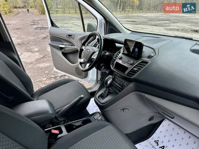 Белый Форд Турнео Коннект, объемом двигателя 1.5 л и пробегом 134 тыс. км за 17499 $, фото 32 на Automoto.ua