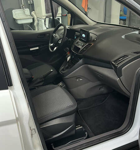 Белый Форд Турнео Коннект, объемом двигателя 1.5 л и пробегом 23 тыс. км за 19446 $, фото 3 на Automoto.ua