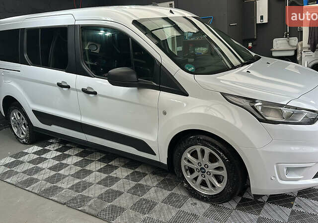 Белый Форд Турнео Коннект, объемом двигателя 1.5 л и пробегом 23 тыс. км за 19446 $, фото 2 на Automoto.ua