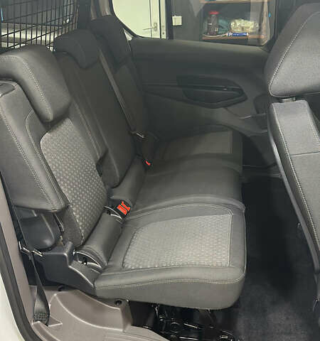 Белый Форд Турнео Коннект, объемом двигателя 1.5 л и пробегом 23 тыс. км за 19446 $, фото 4 на Automoto.ua