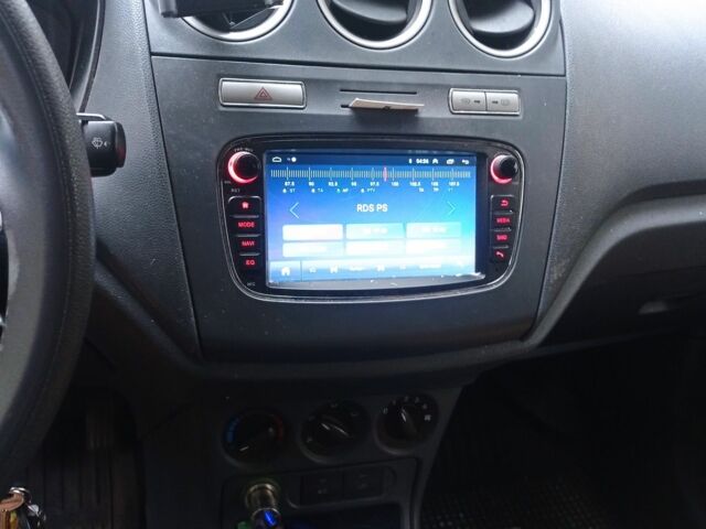 Белый Форд Турнео Коннект, объемом двигателя 1.8 л и пробегом 130 тыс. км за 4600 $, фото 1 на Automoto.ua