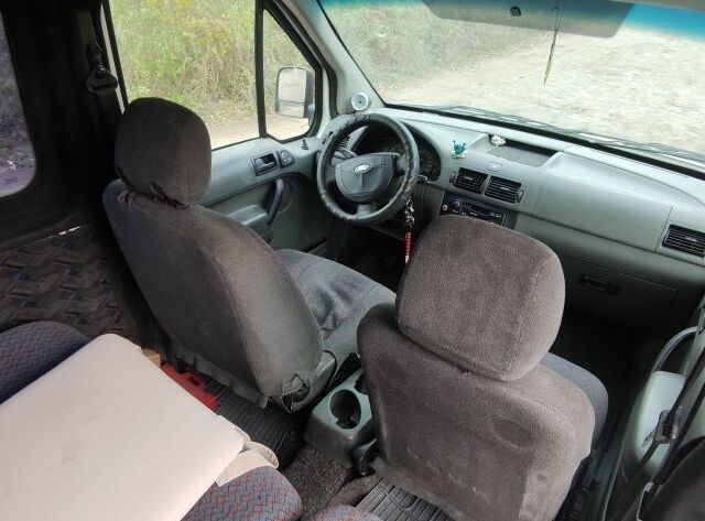 Белый Форд Турнео Коннект, объемом двигателя 1.8 л и пробегом 300 тыс. км за 3800 $, фото 4 на Automoto.ua