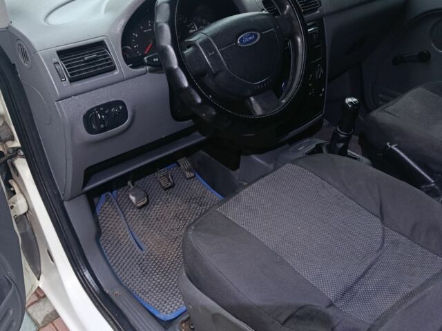 Белый Форд Турнео Коннект, объемом двигателя 1.8 л и пробегом 210 тыс. км за 3800 $, фото 7 на Automoto.ua