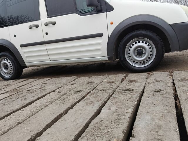 Белый Форд Турнео Коннект, объемом двигателя 1.8 л и пробегом 210 тыс. км за 3800 $, фото 6 на Automoto.ua